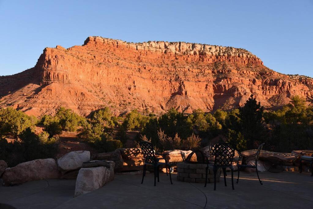 Beautiful Lodge With Private Pool, Hot Tub, And Pickleball Court photo 14