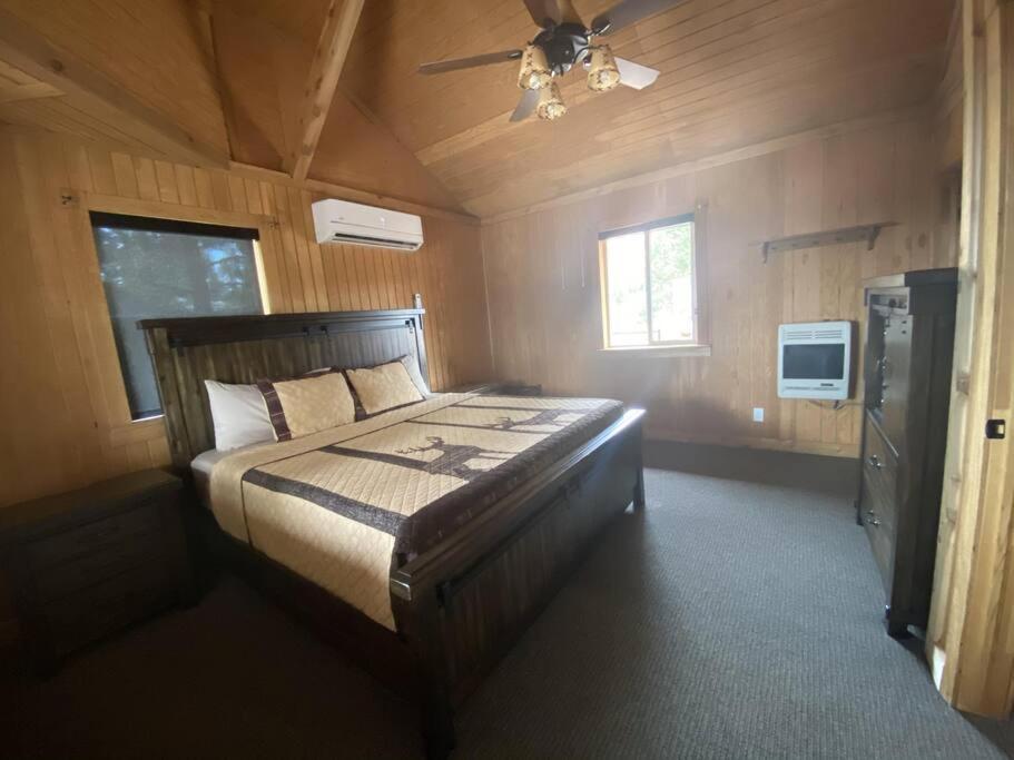 Beautiful Lodge With Private Pool, Hot Tub, And Pickleball Court photo 16