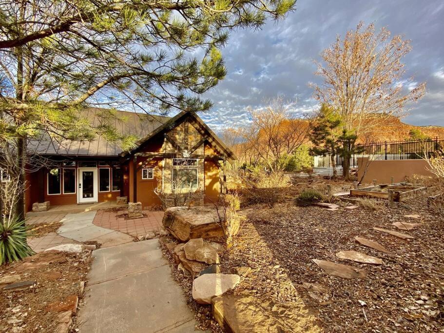 Beautiful Lodge With Private Pool, Hot Tub, And Pickleball Court photo 26