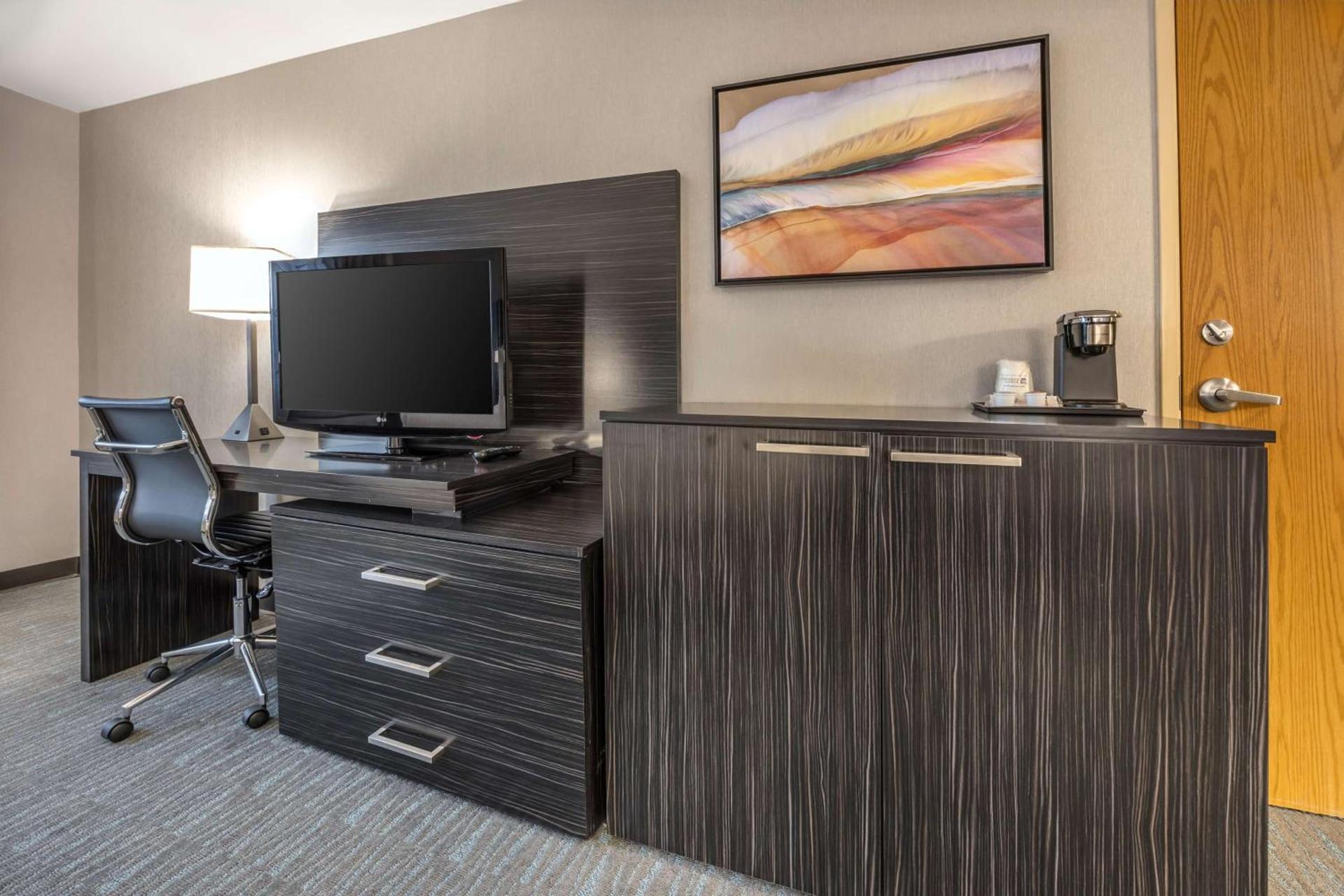 Best Western Plus North Las Vegas Inn & Suites photo 14