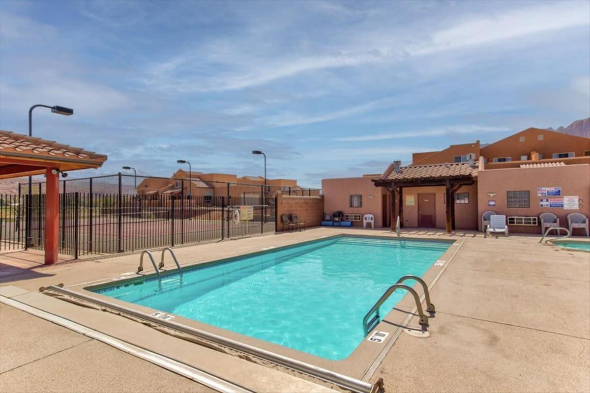 Pool and Hot Tub King Suite photo 2