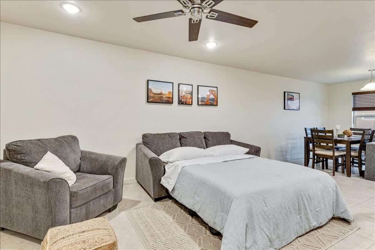 Pool and Hot Tub King Suite photo 9