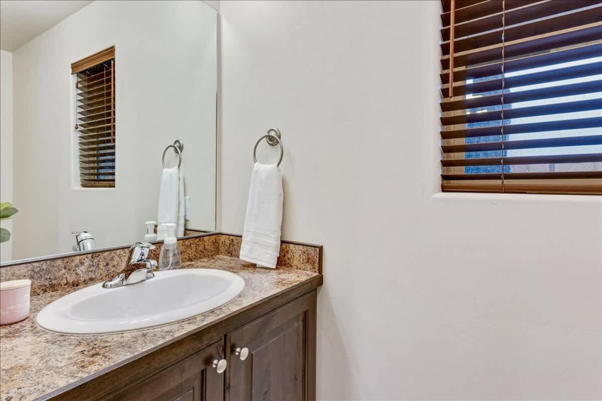 Pool and Hot Tub King Suite photo 43