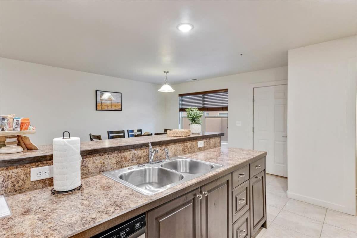Pool and Hot Tub King Suite photo 8