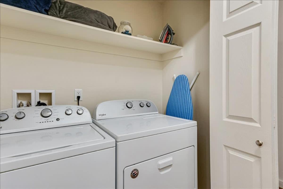 Pool and Hot Tub King Suite photo 23