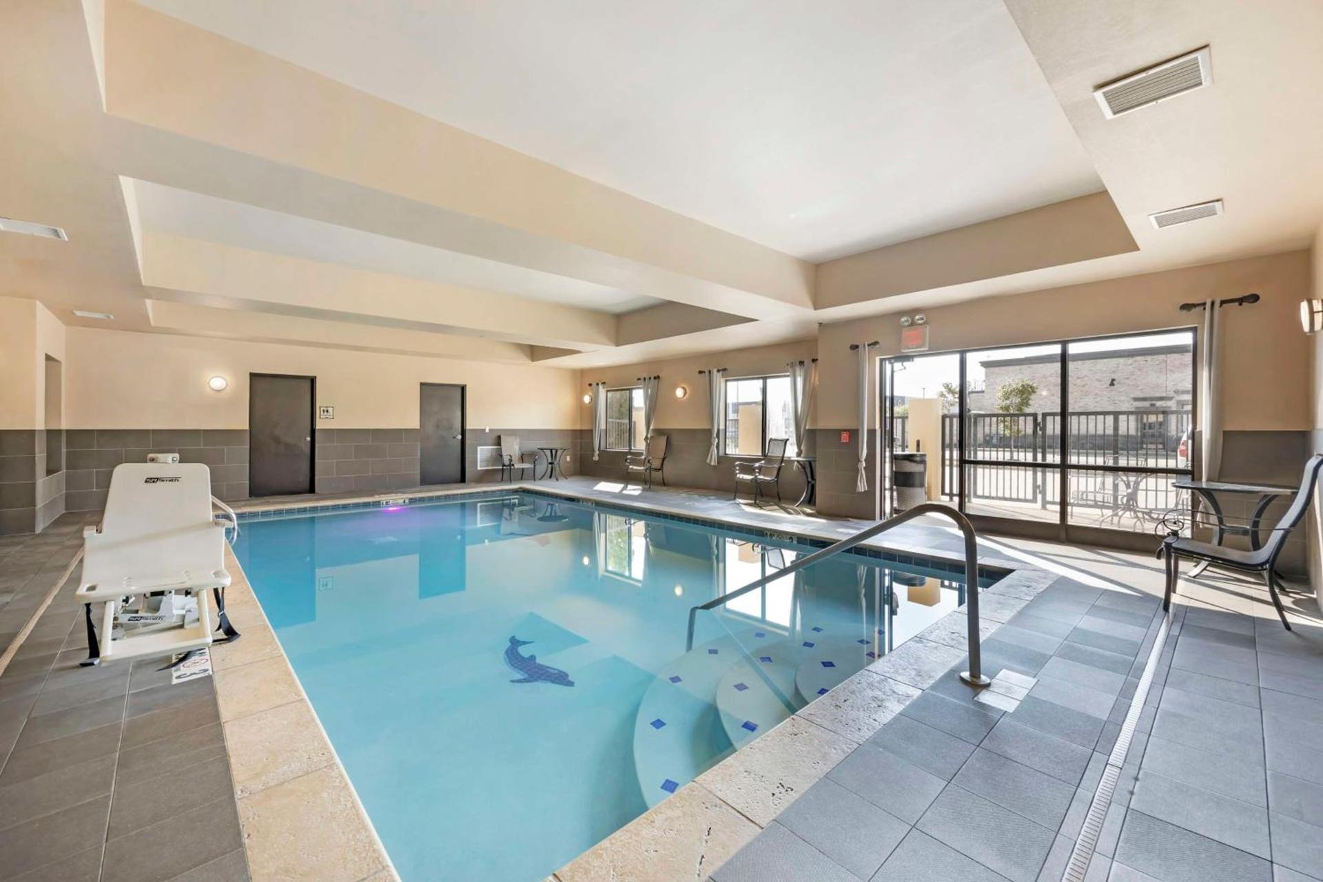 Best Western Plus Tupelo Inn & Suites photo 11