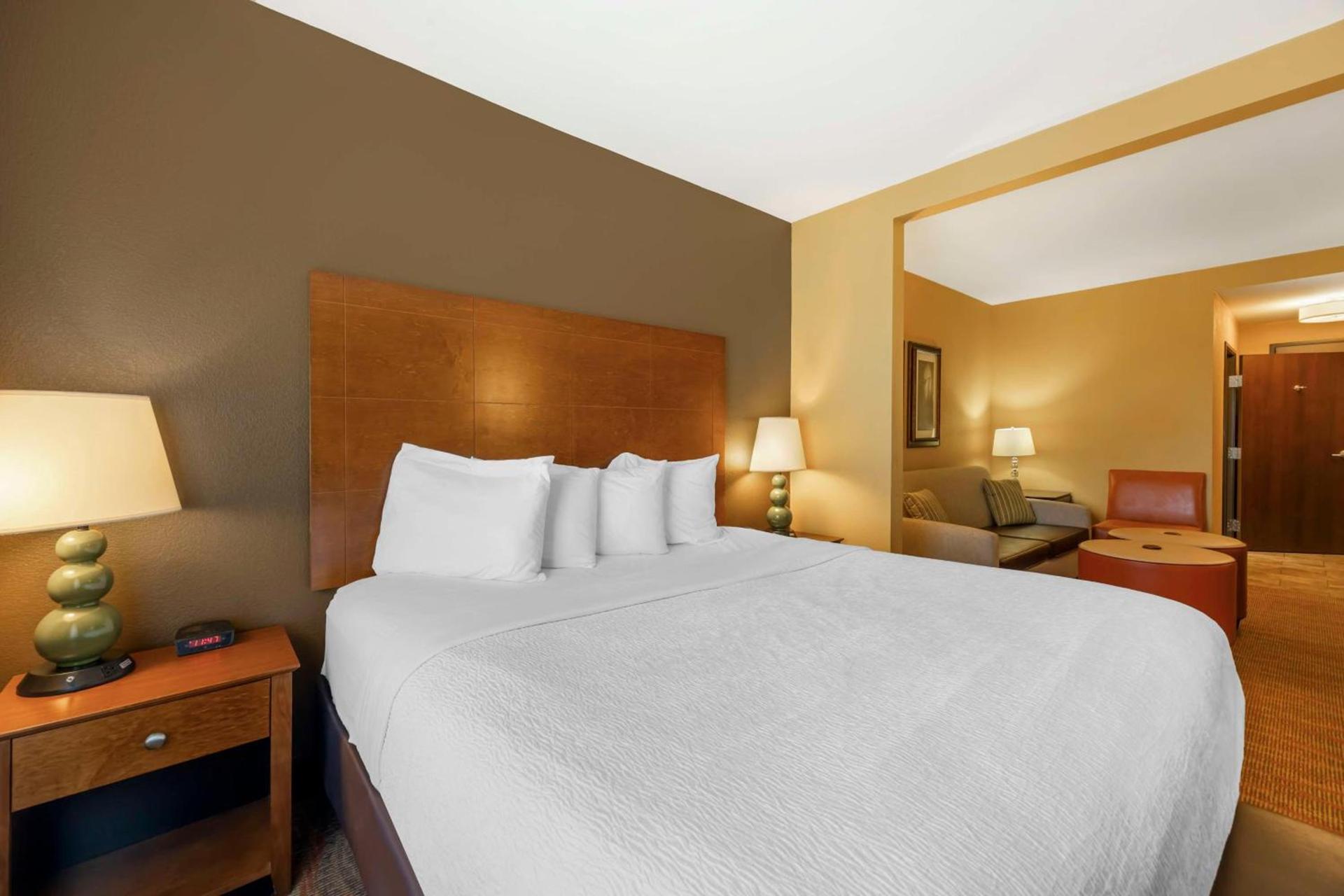 Best Western Plus Tupelo Inn & Suites photo 4