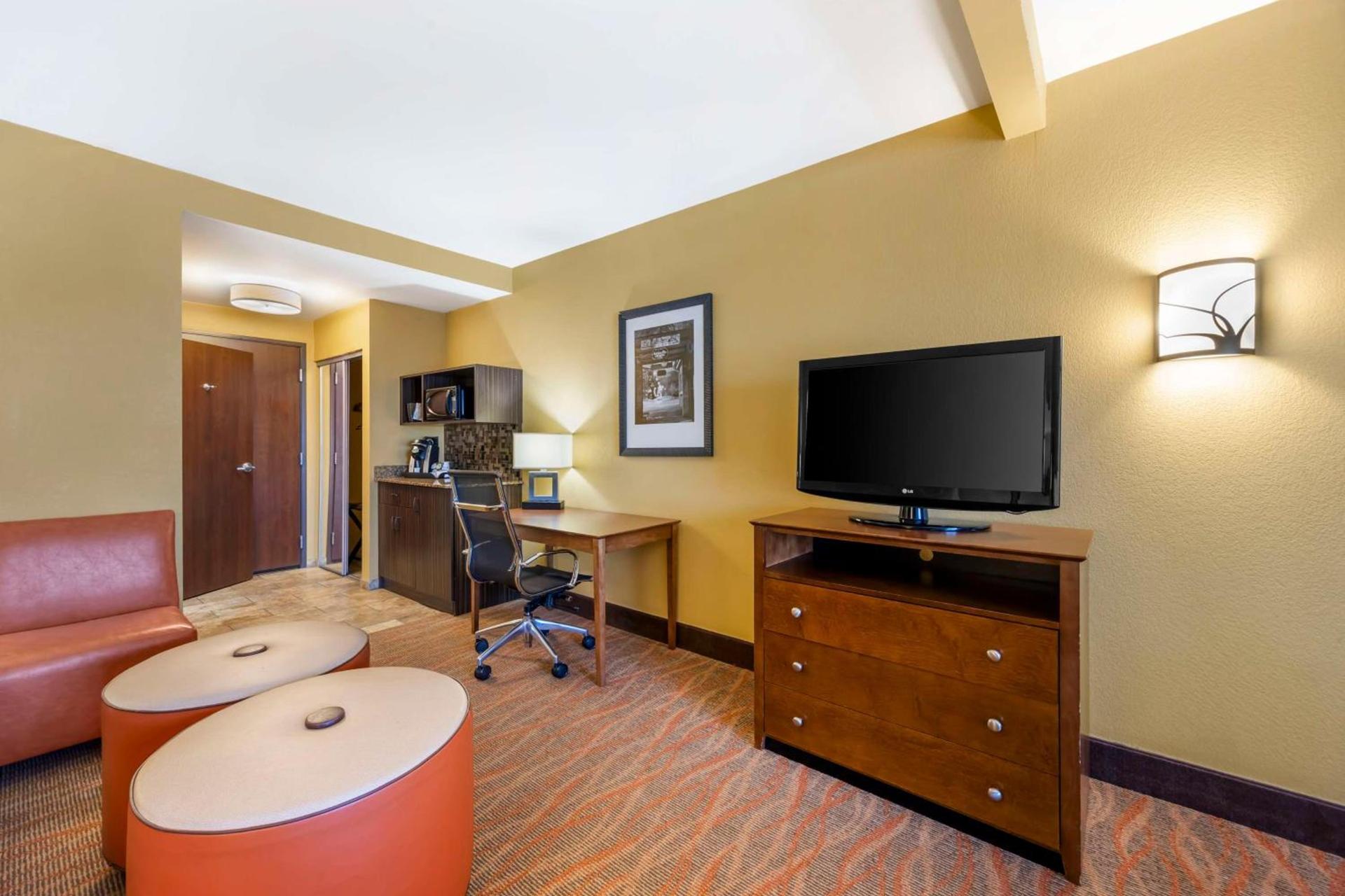 Best Western Plus Tupelo Inn & Suites photo 13