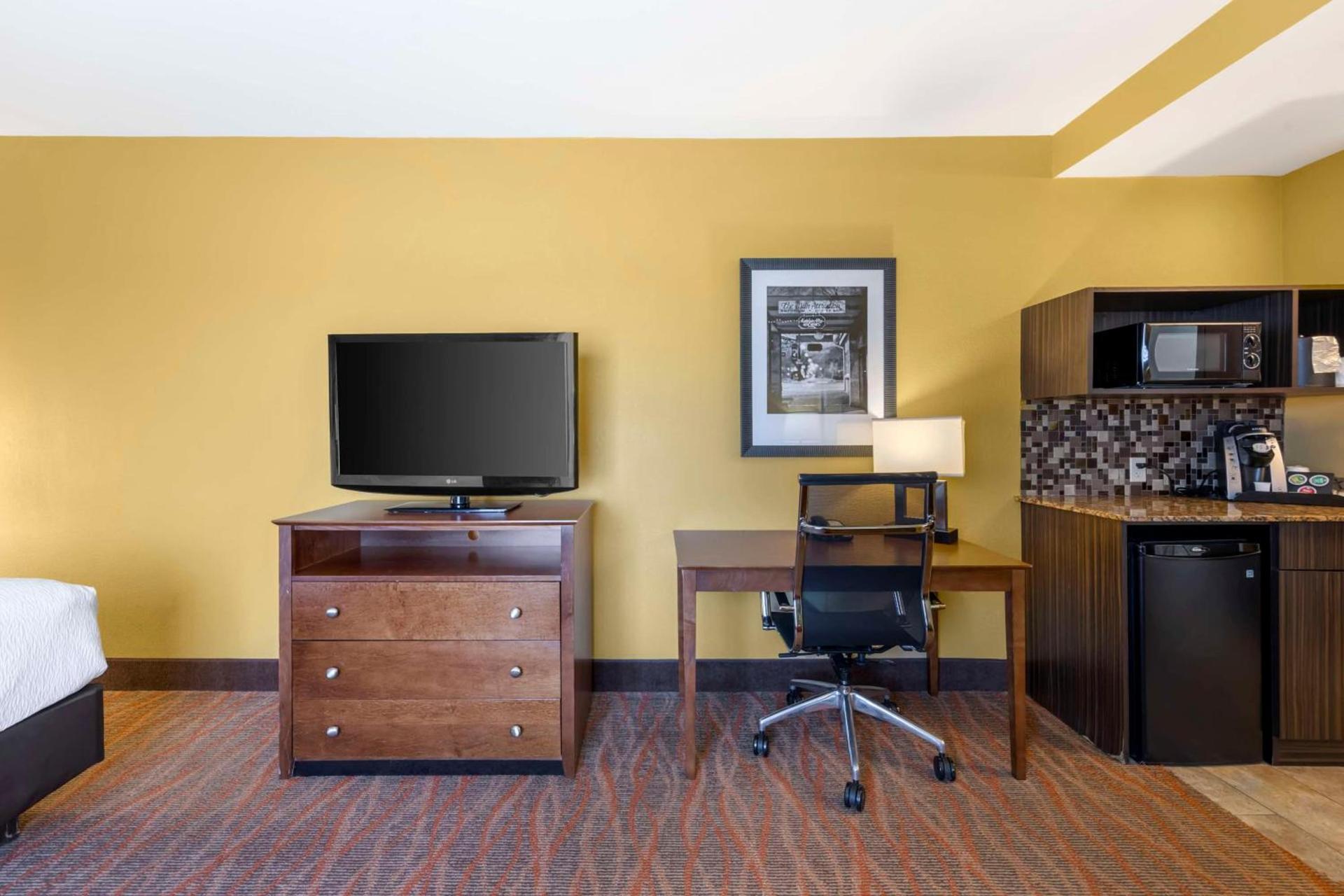 Best Western Plus Tupelo Inn & Suites photo 16