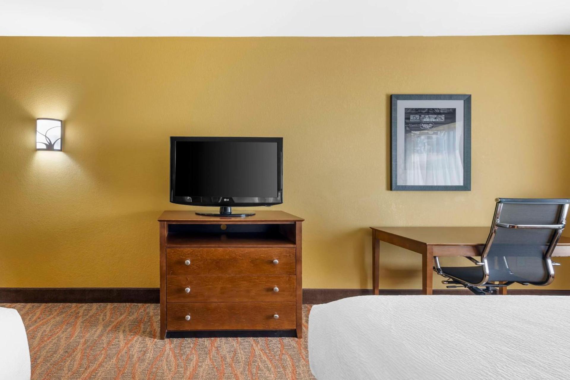 Best Western Plus Tupelo Inn & Suites photo 21
