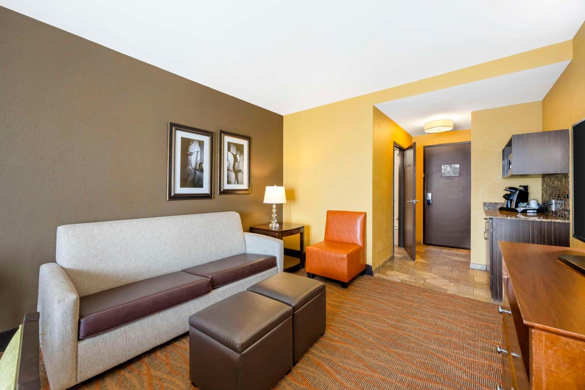 Best Western Plus Tupelo Inn & Suites photo 7