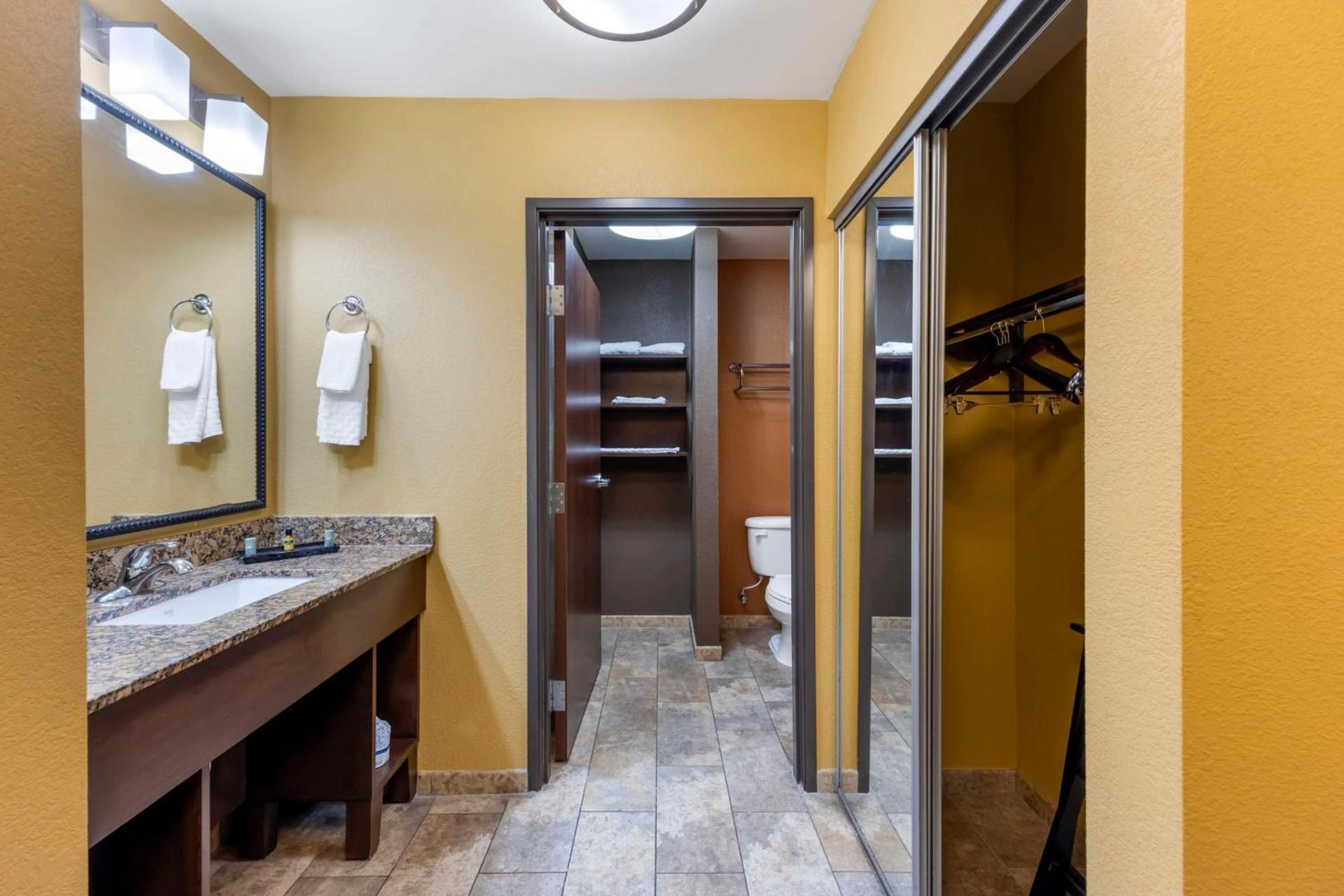 Best Western Plus Tupelo Inn & Suites photo 26