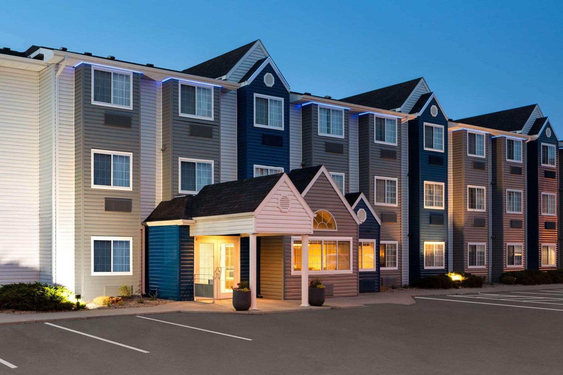 Microtel Inn & Suites by Wyndham Rapid City photo 3