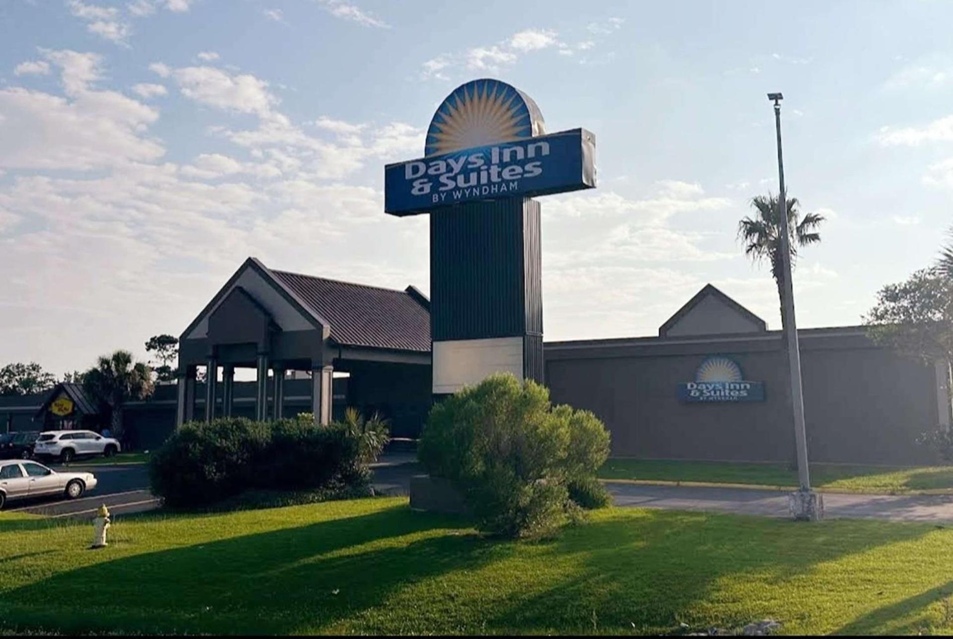 Days Inn & Suites by Wyndham Jennings photo 2