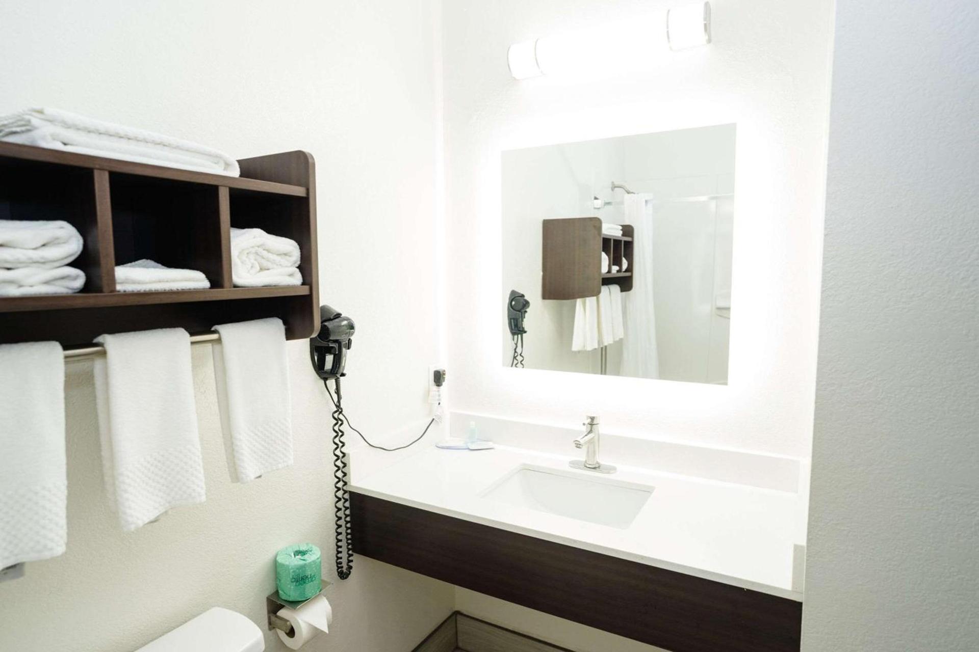 MainStay Suites Knoxville Airport photo 35