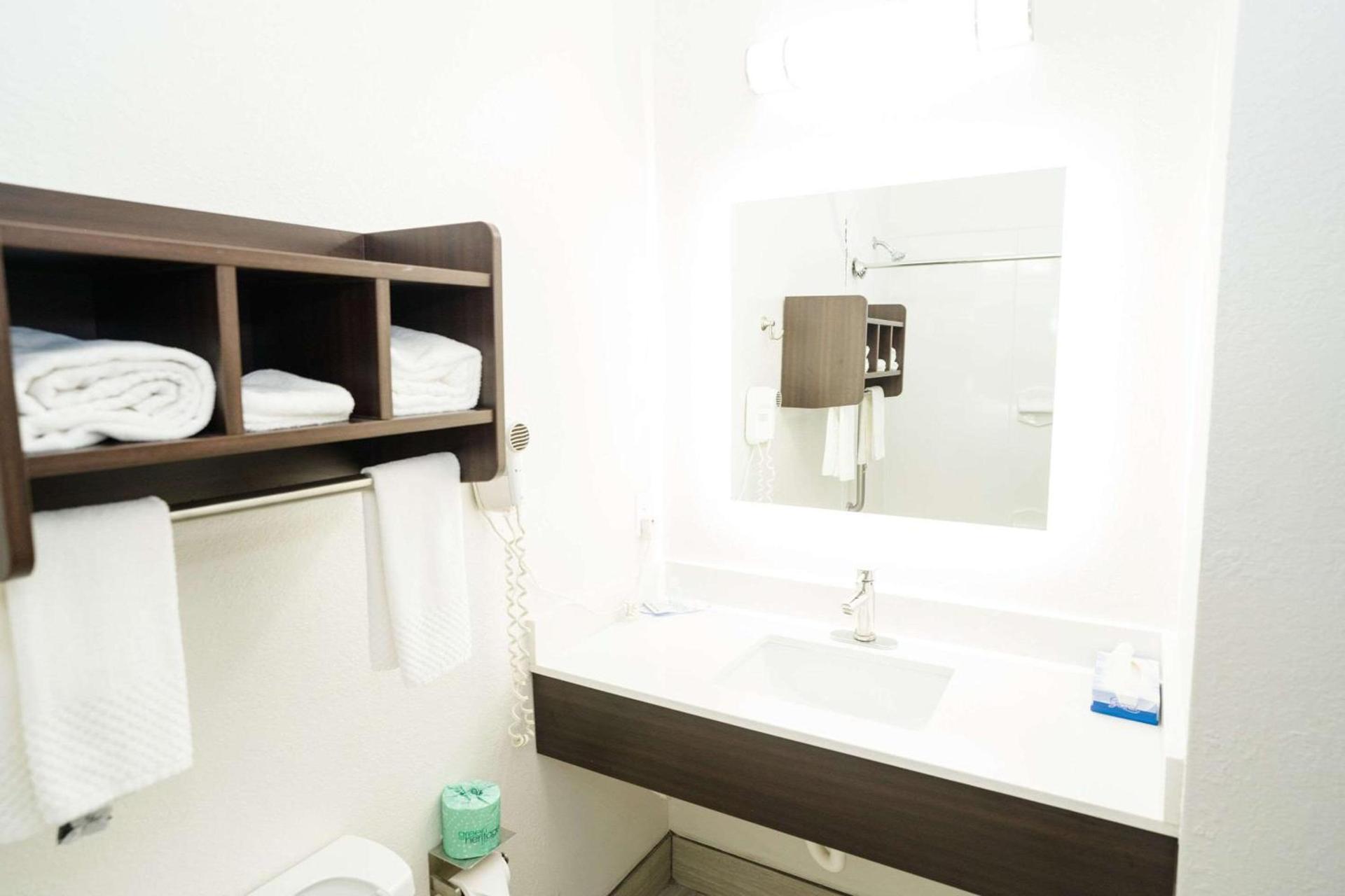 MainStay Suites Knoxville Airport photo 40
