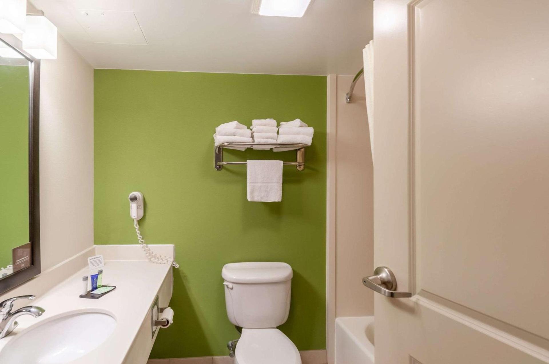 Sleep Inn & Suites Harrisonburg on University photo 22