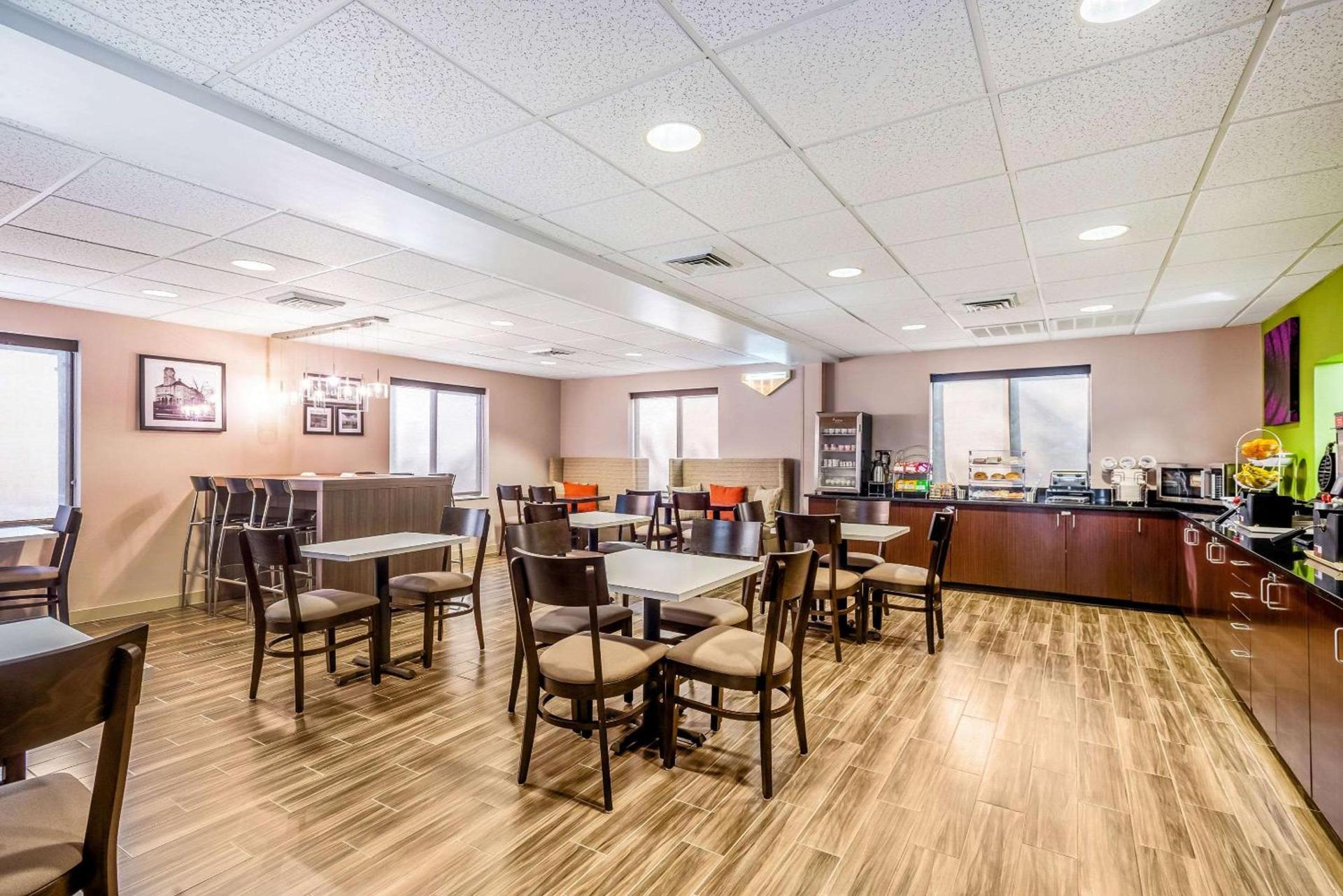 Sleep Inn & Suites Harrisonburg on University photo 30