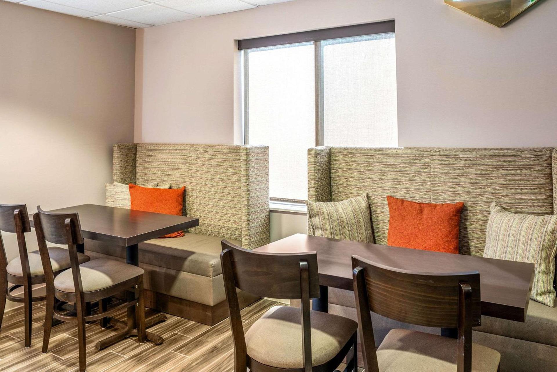 Sleep Inn & Suites Harrisonburg on University photo 33