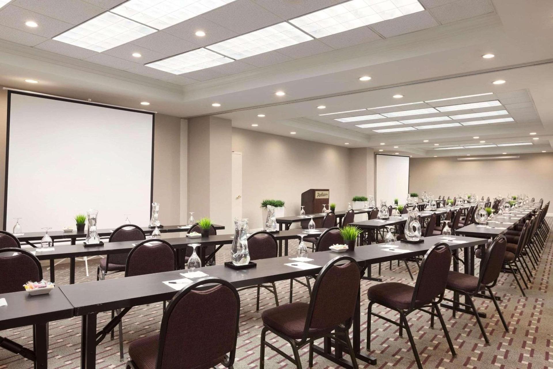 Radisson Hotel Phoenix Airport photo 37
