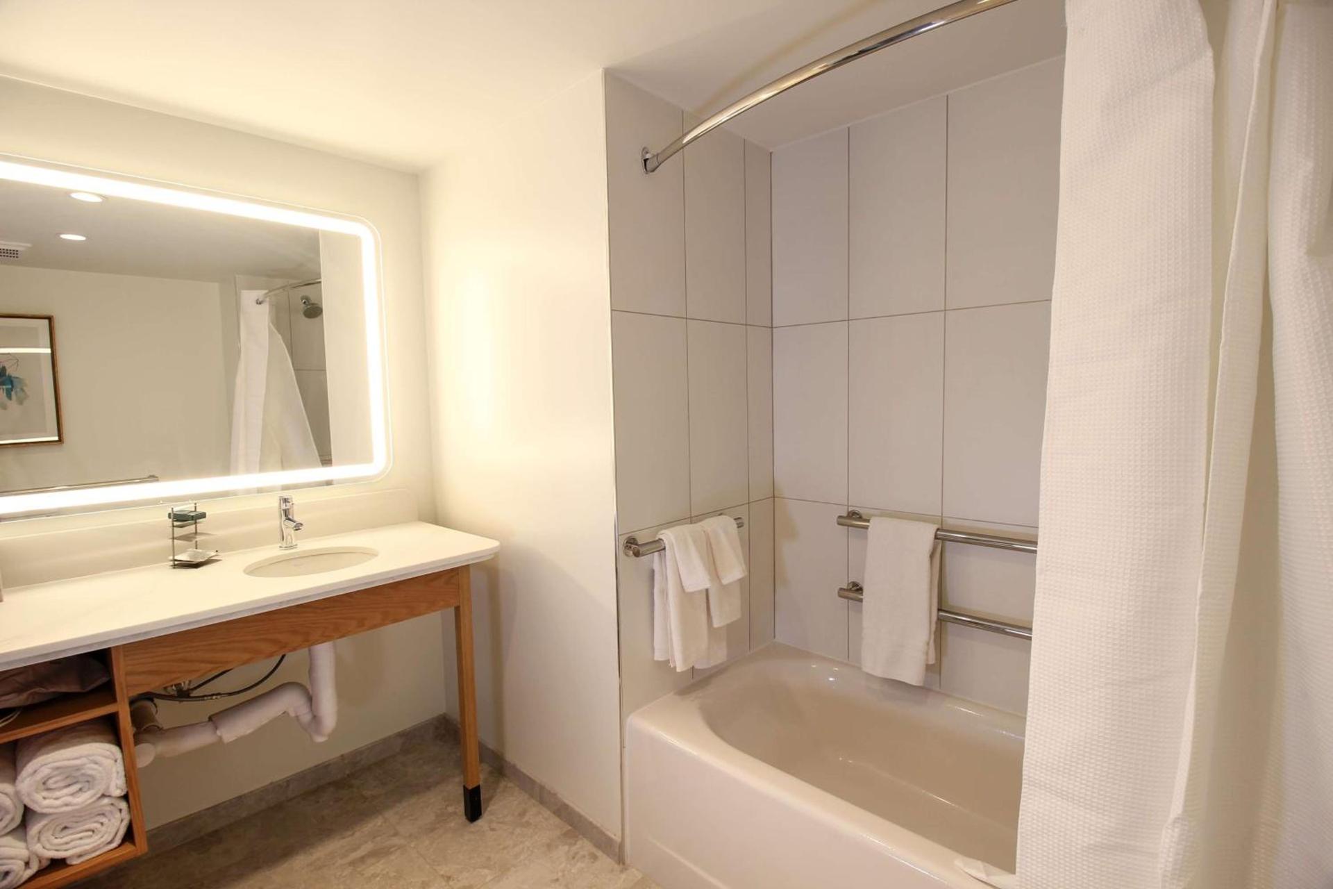 Doubletree By Hilton Clarksville Riverview photo 8