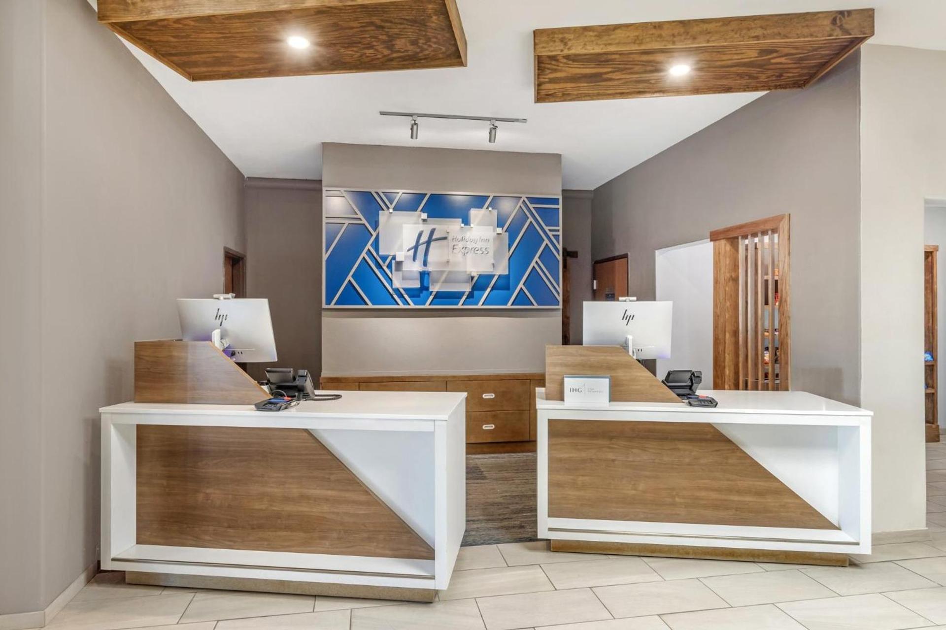 Holiday Inn Express Hotel and Suites Alice by IHG photo 63