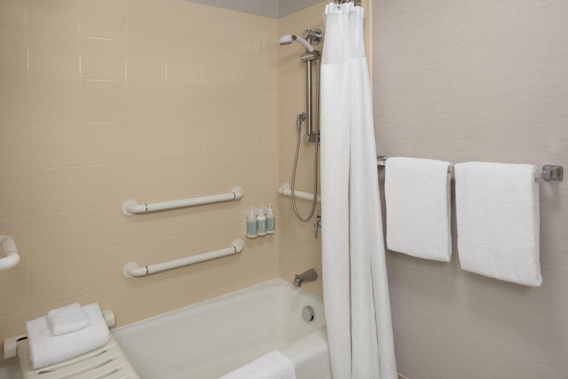 Courtyard by Marriott Portland Beaverton photo 15