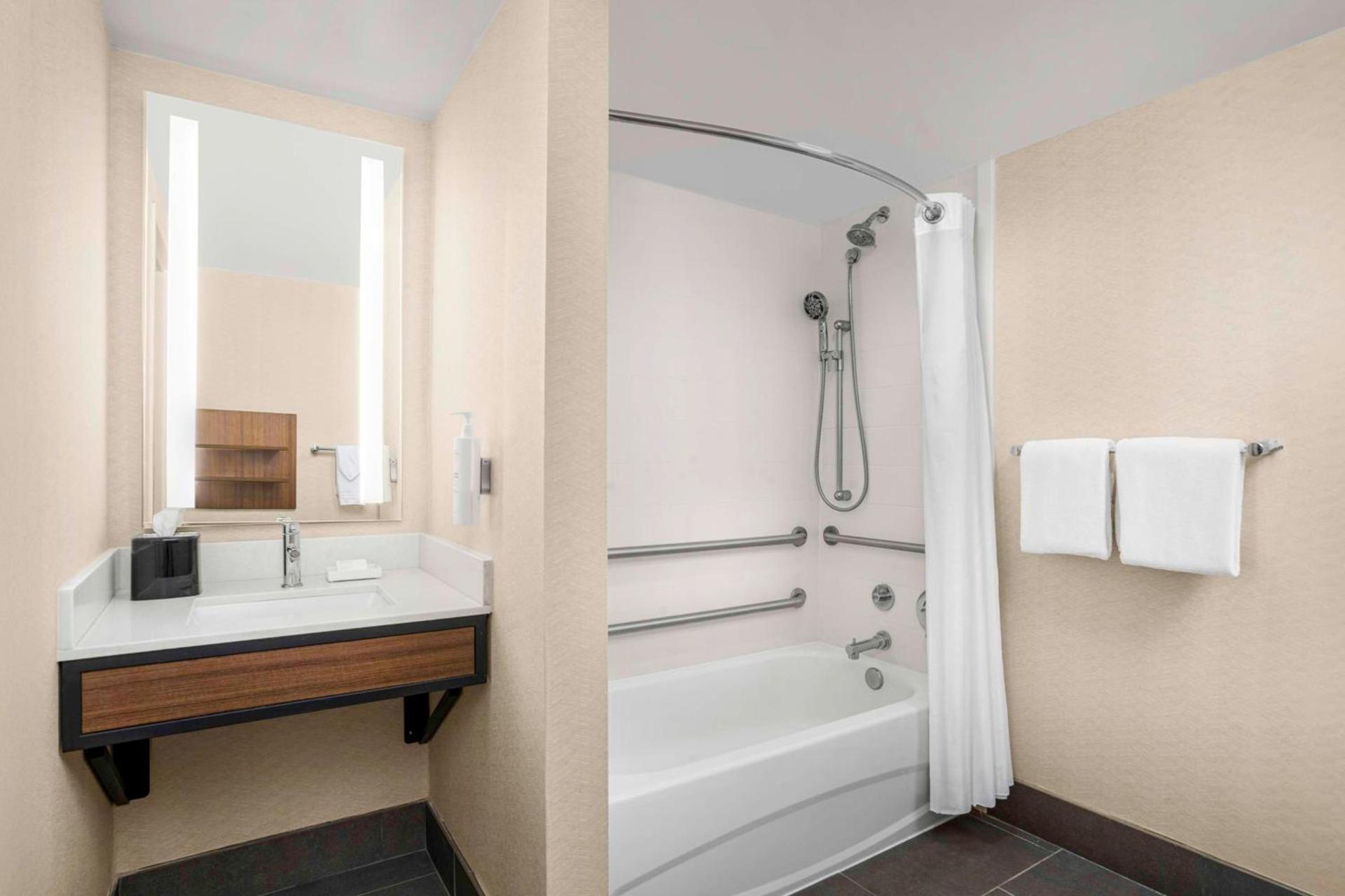 Hilton Garden Inn Kent Island Marina photo 37