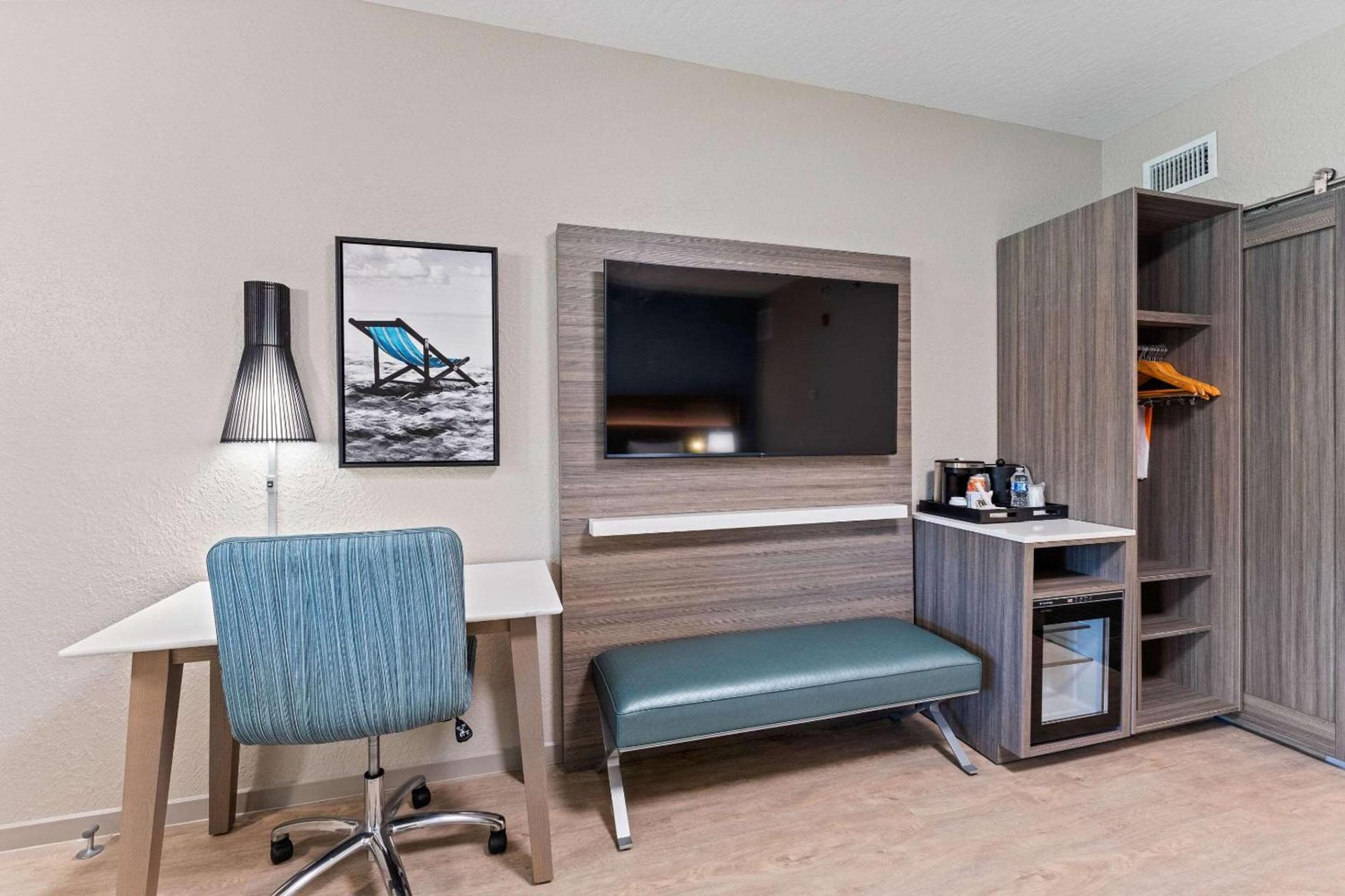 Radisson Resort at the Port photo 11