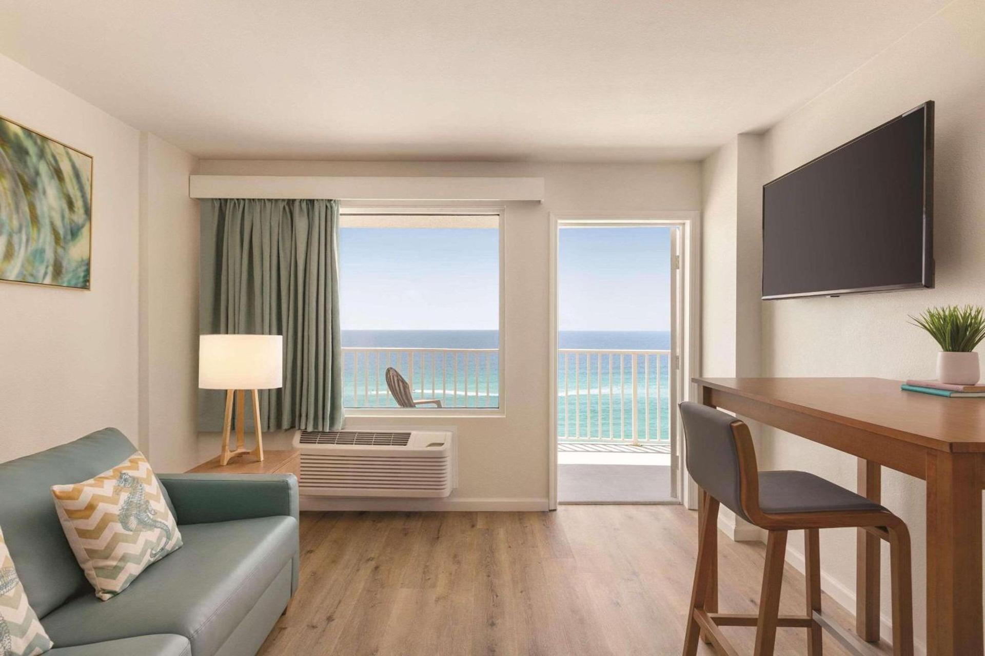 Radisson Beachfront Hotel - Panama City Beach photo 17