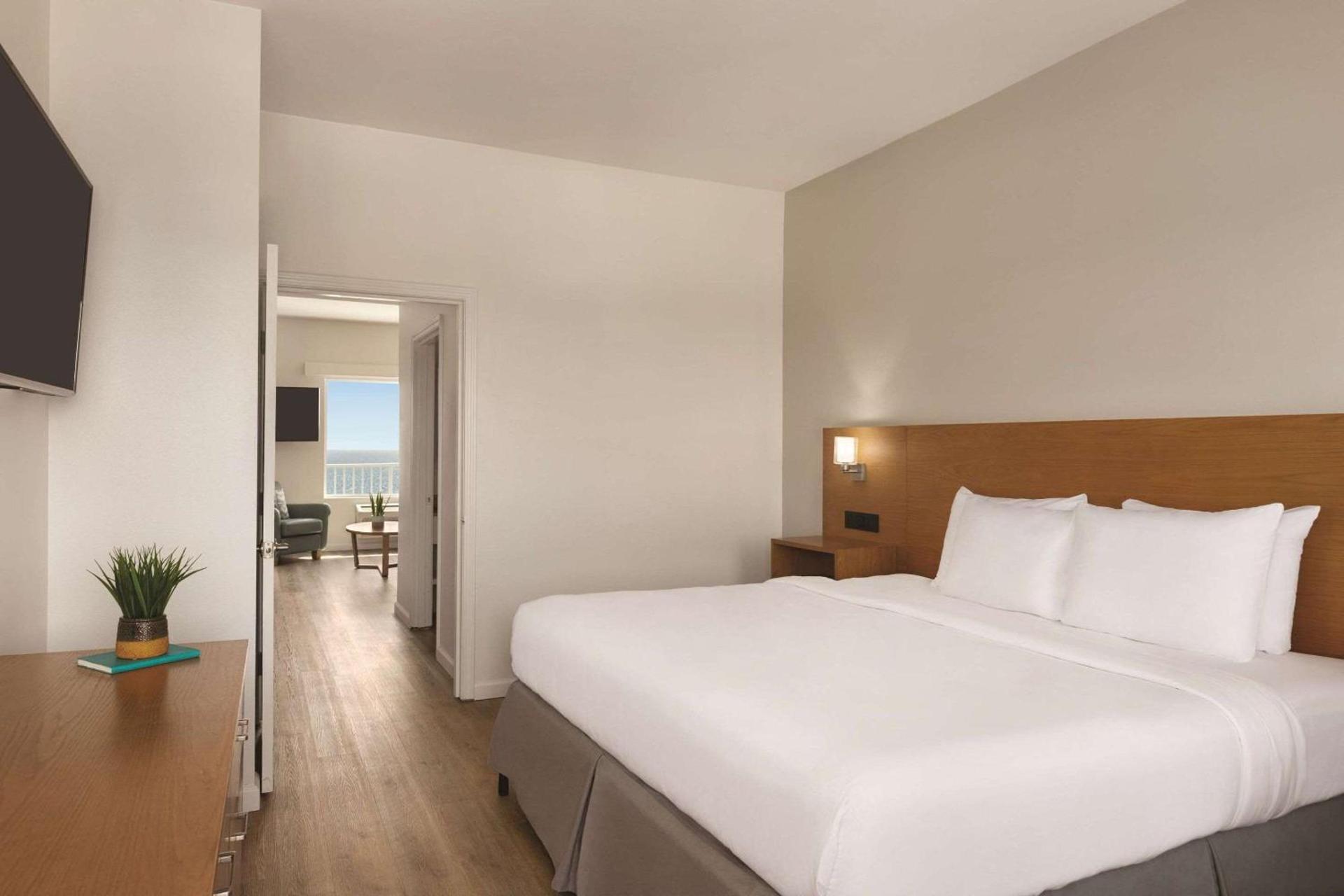 Radisson Beachfront Hotel - Panama City Beach photo 23