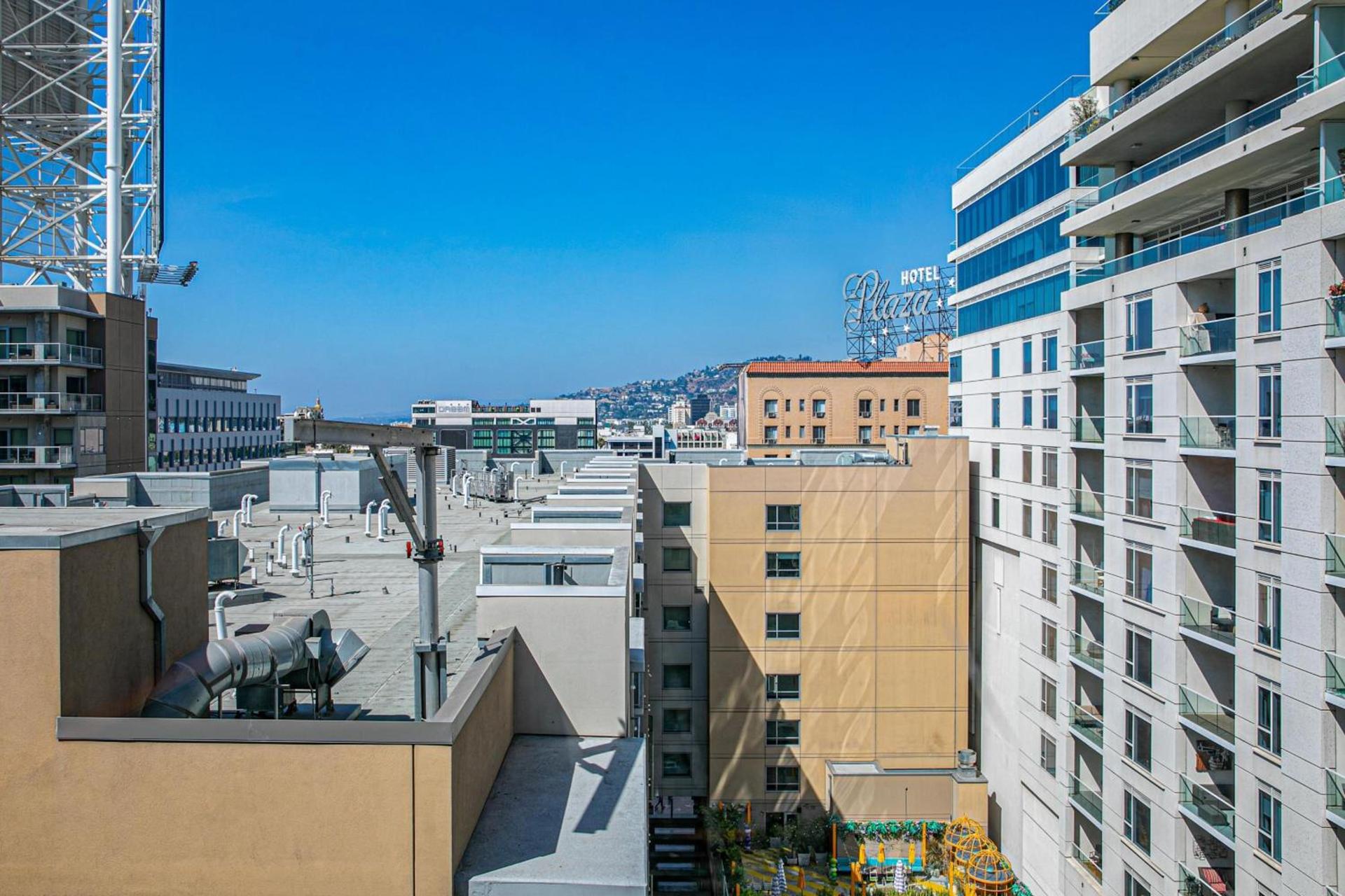 W Hollywood photo 40