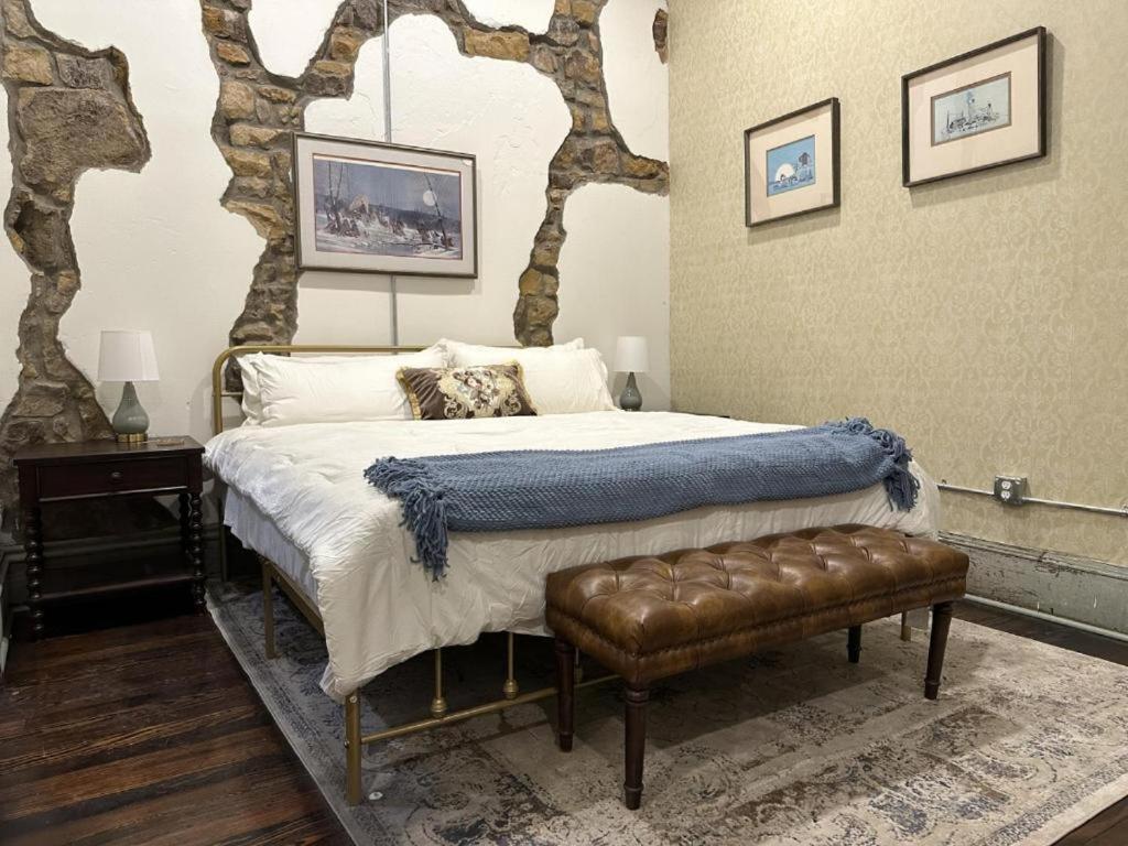 NEW Western-Inspired Inn - The Marlow photo 18