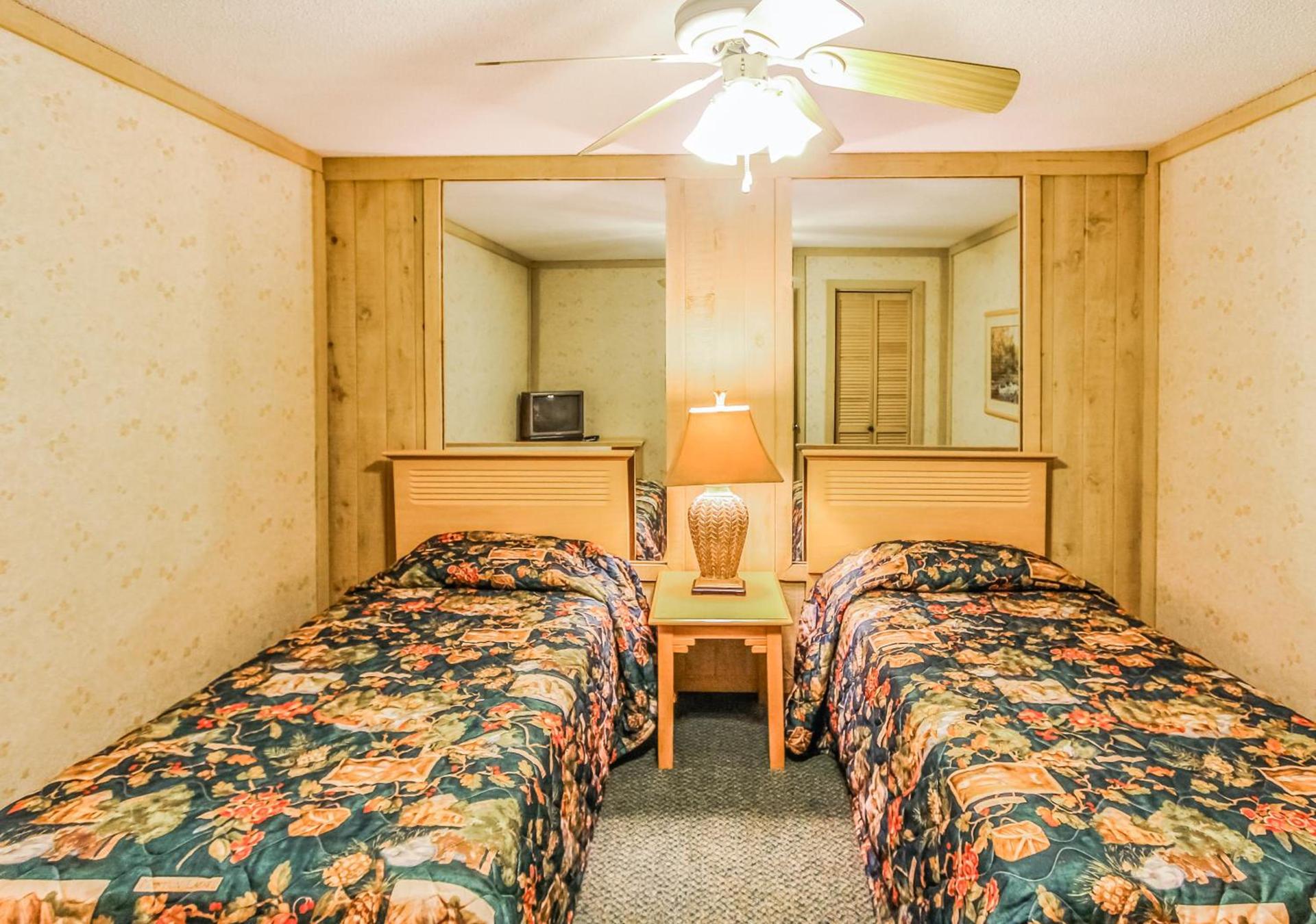 Smoketree Lodge photo 29