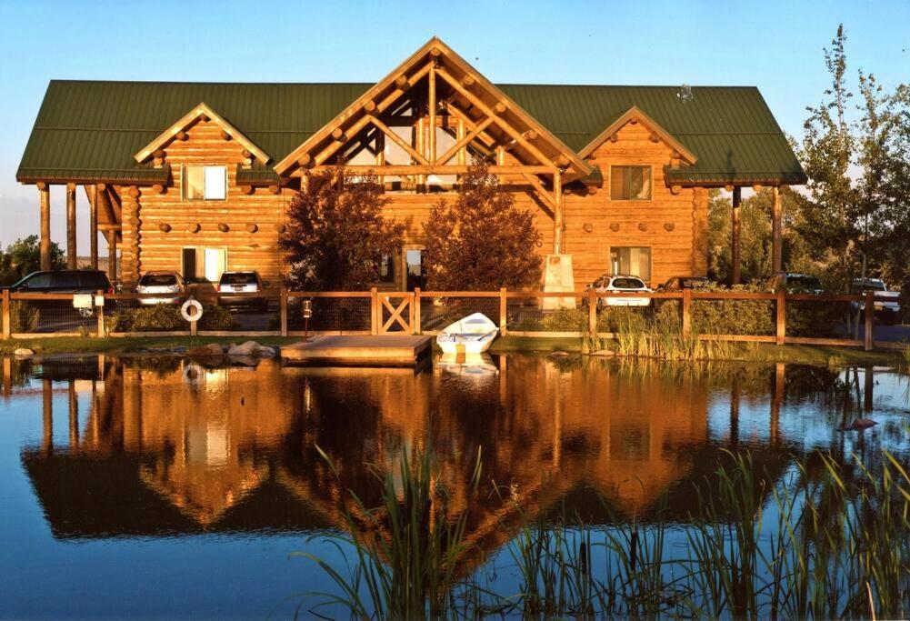 Large Group Lodge with Pool and Private Ranch photo 1
