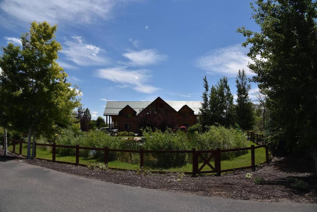 Large Group Lodge with Pool and Private Ranch photo 13