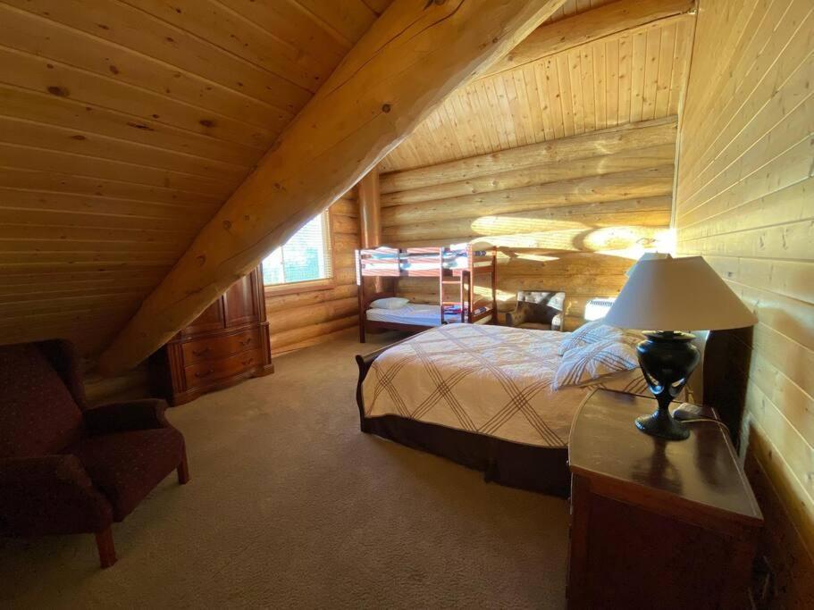 Large Group Lodge with Pool and Private Ranch photo 14