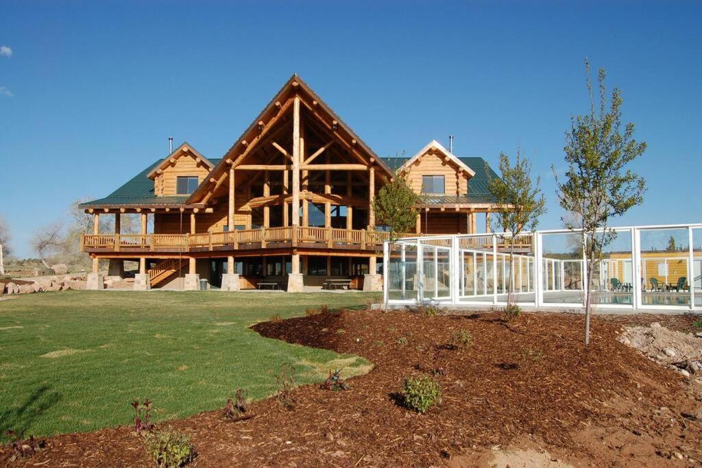Large Group Lodge with Pool and Private Ranch photo 16