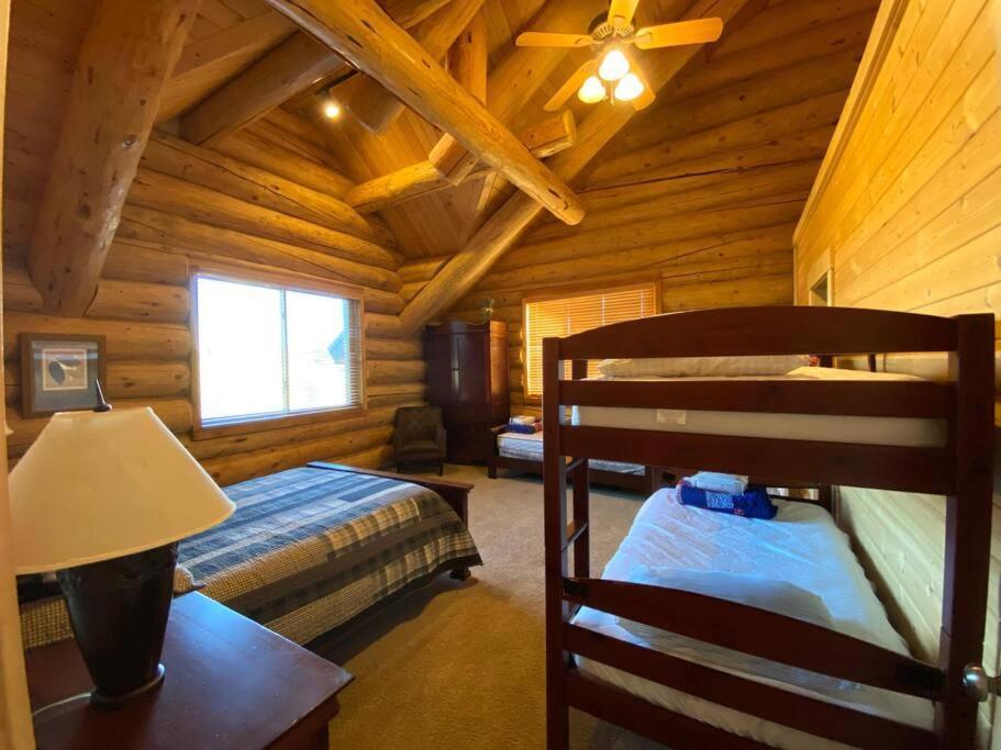 Large Group Lodge with Pool and Private Ranch photo 17
