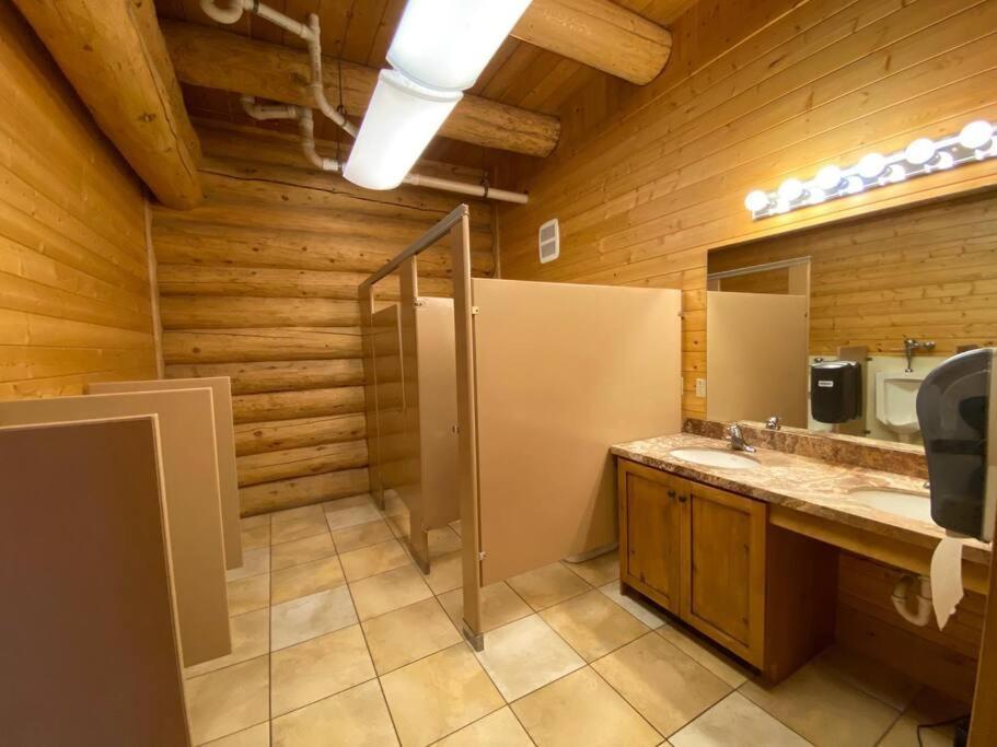 Large Group Lodge with Pool and Private Ranch photo 19