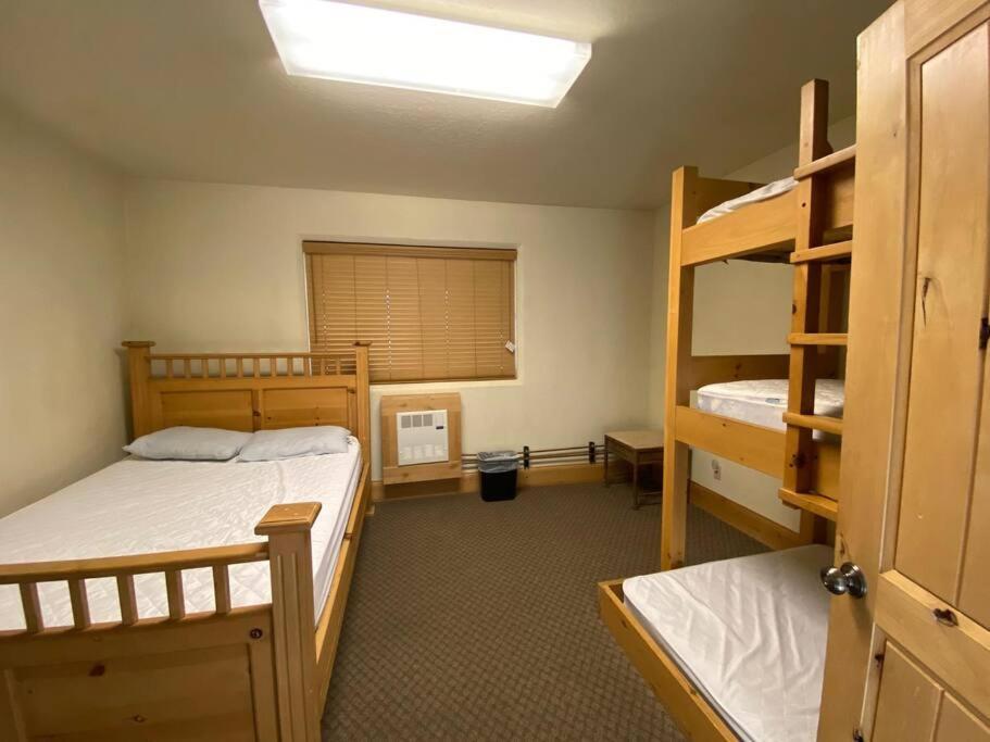 Large Group Lodge with Pool and Private Ranch photo 20