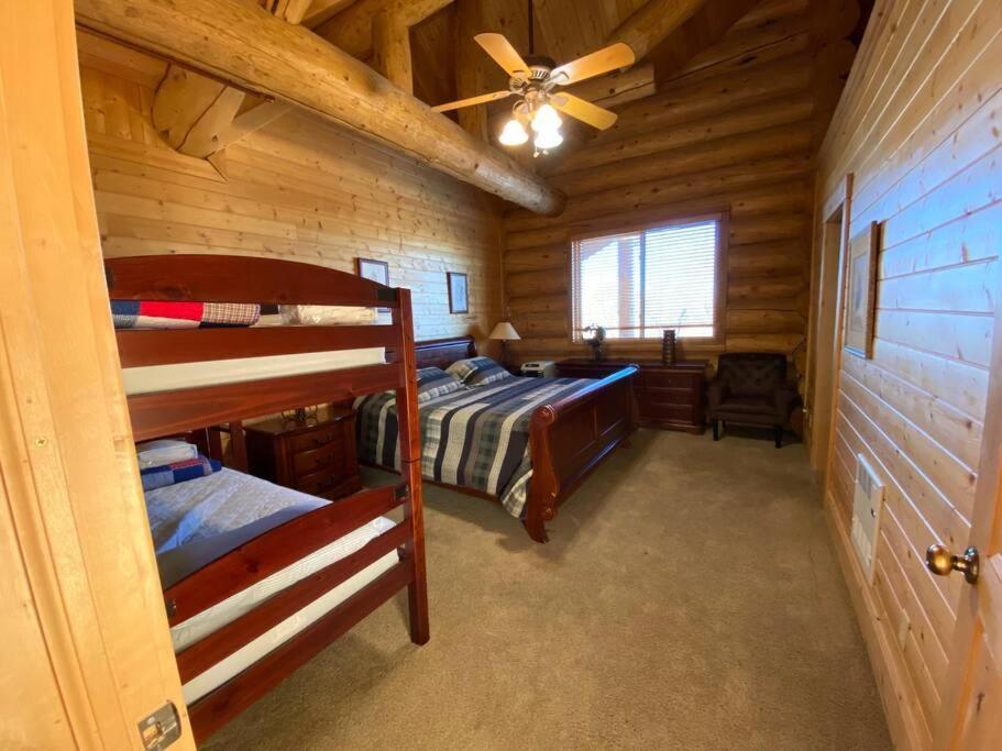 Large Group Lodge with Pool and Private Ranch photo 21