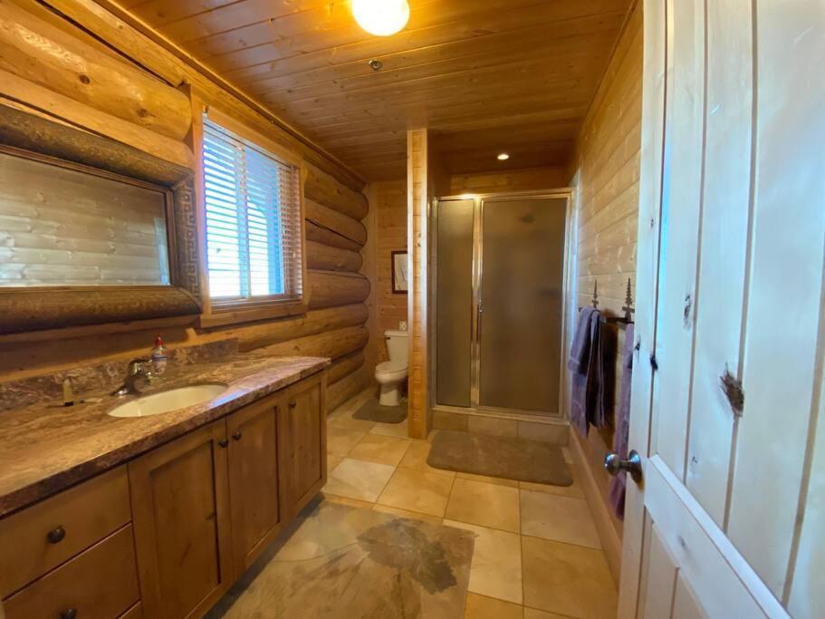 Large Group Lodge with Pool and Private Ranch photo 23