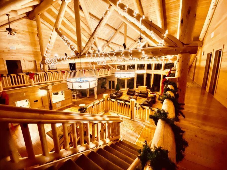 Large Group Lodge with Pool and Private Ranch photo 24
