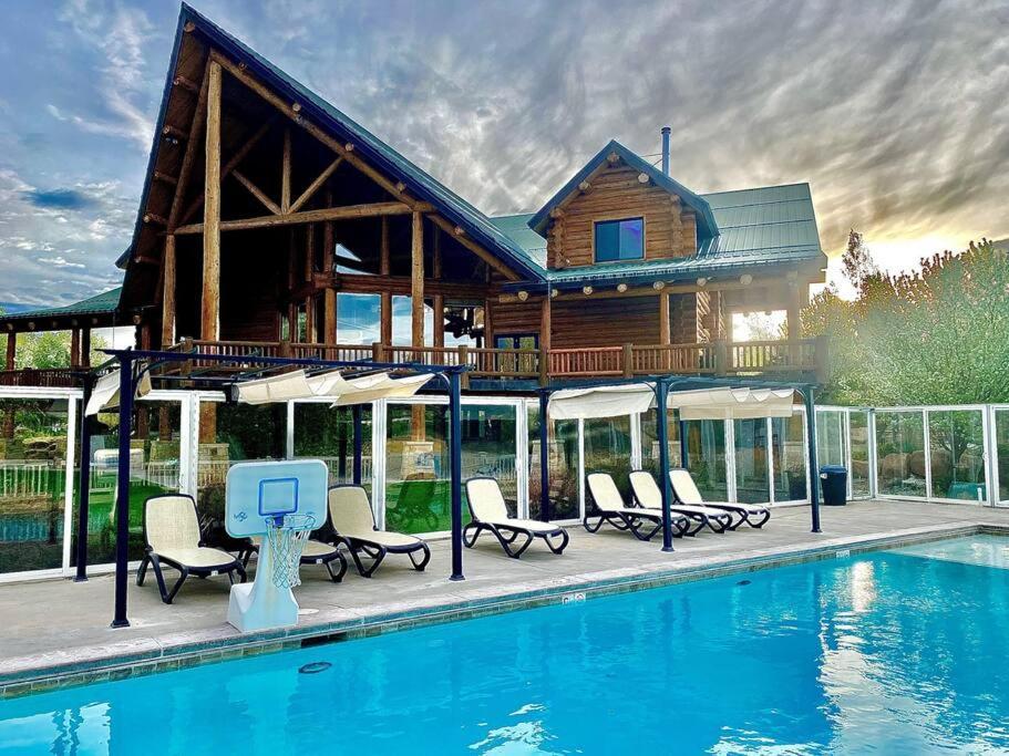 Large Group Lodge with Pool and Private Ranch photo 25