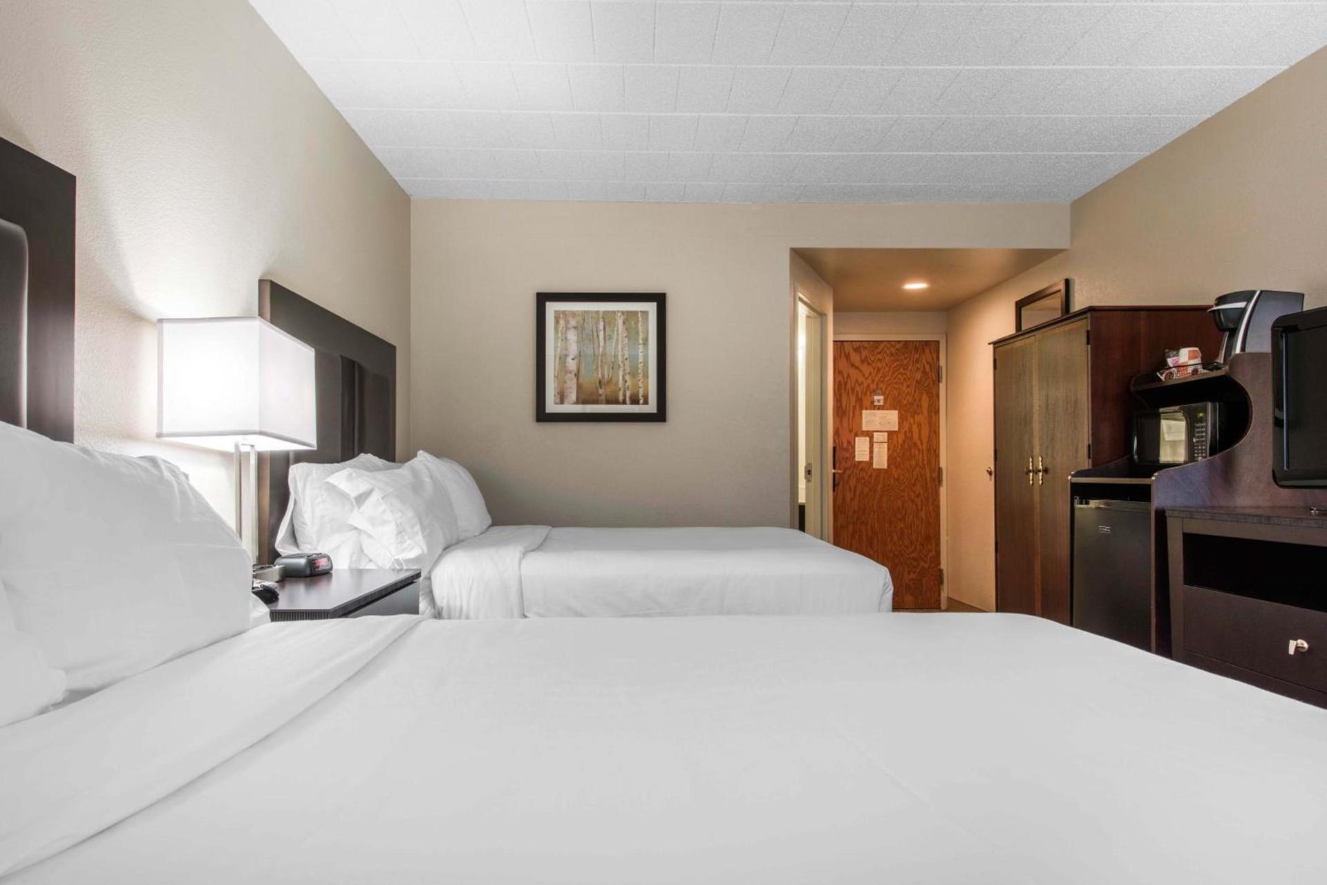 Clarion Inn Cranberry Township photo 43