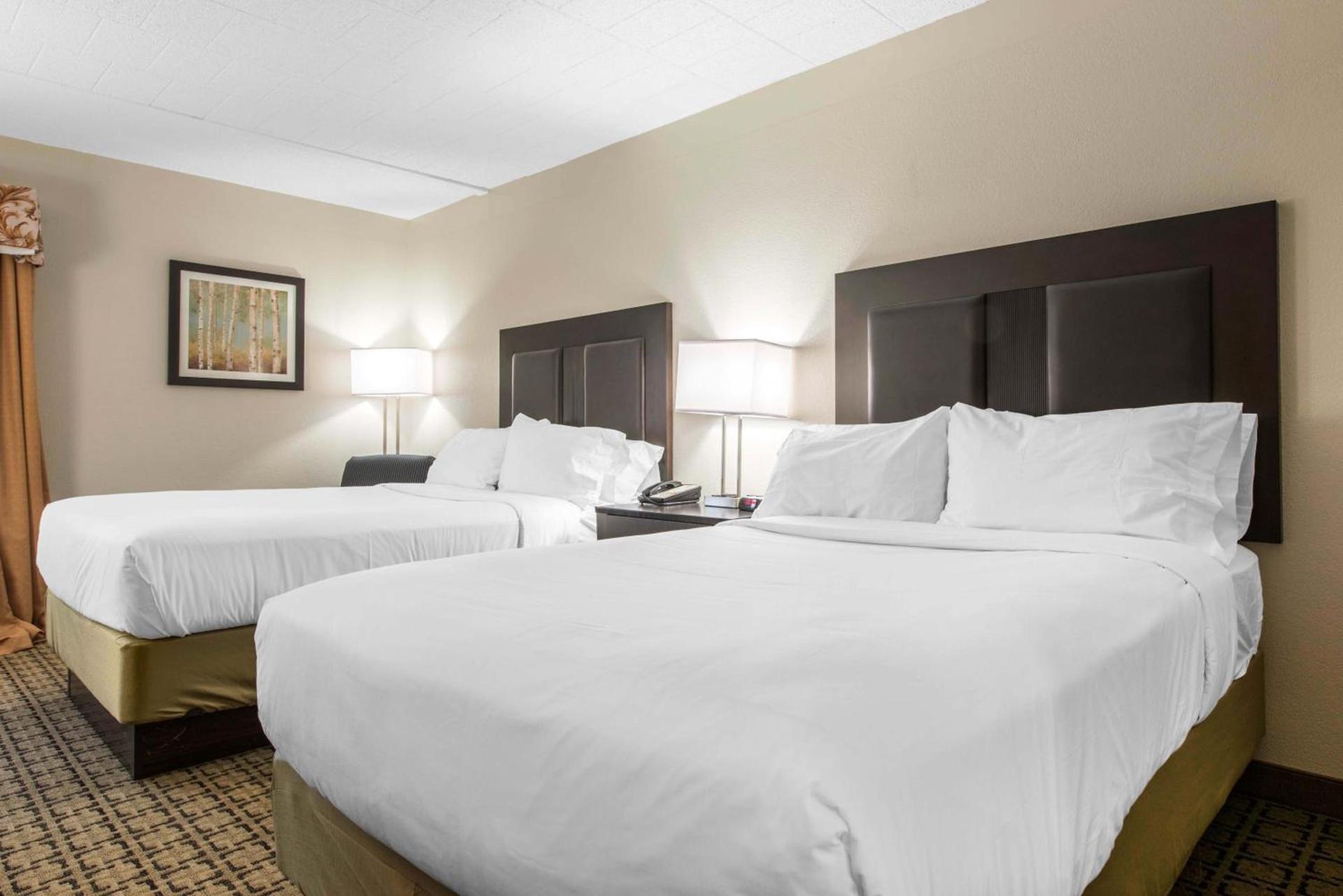 Clarion Inn Cranberry Township photo 44