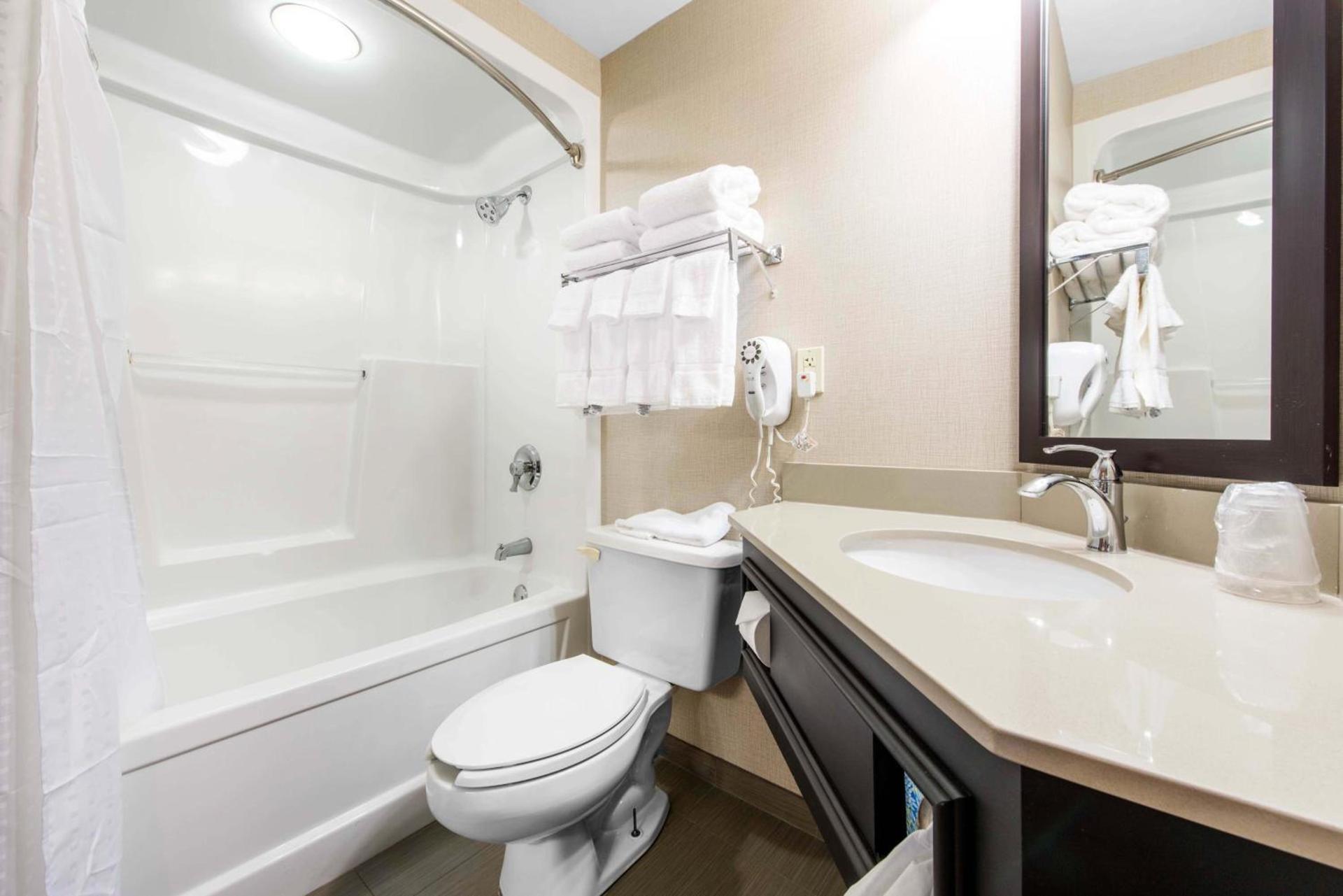Clarion Inn Cranberry Township photo 45