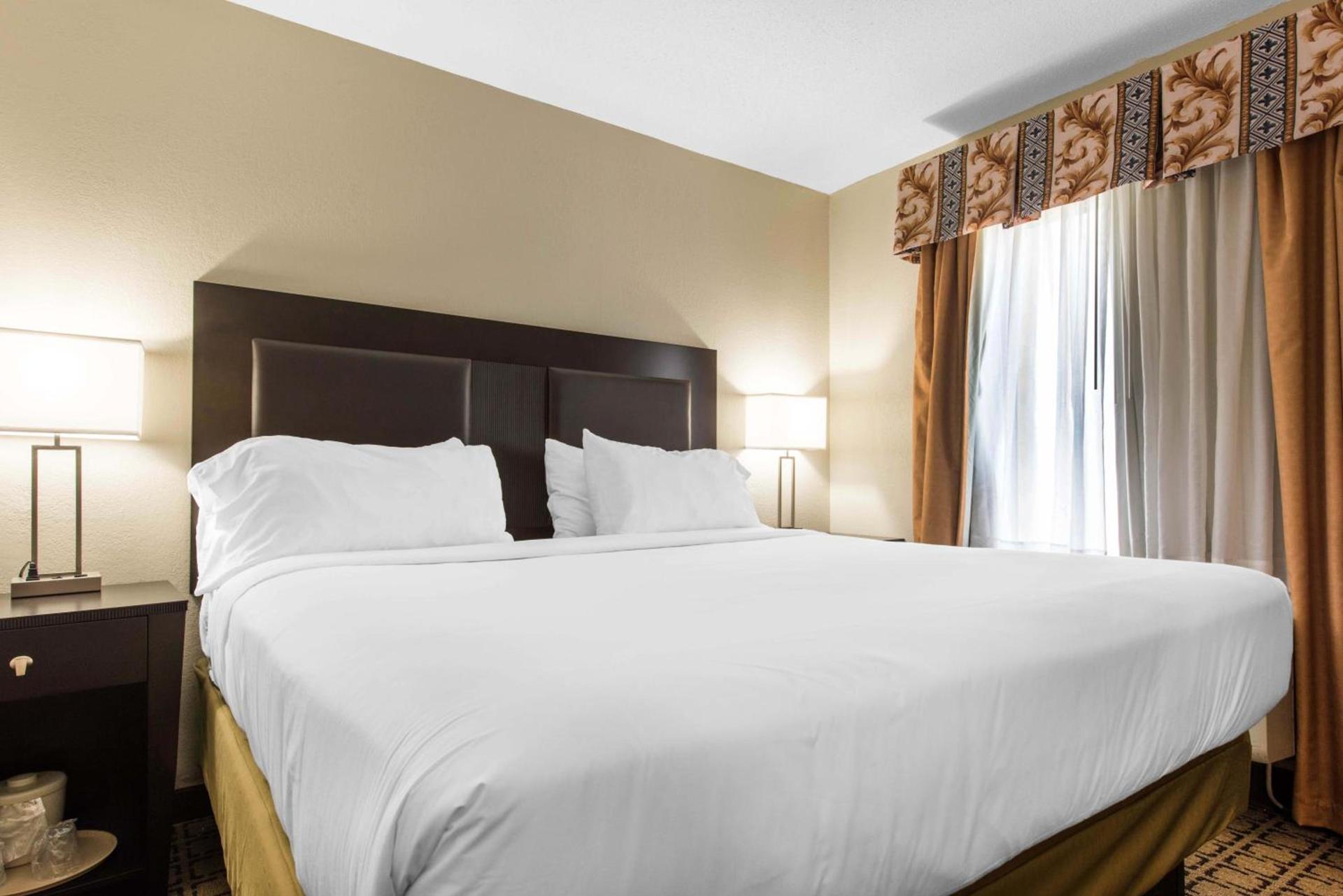 Clarion Inn Cranberry Township photo 46