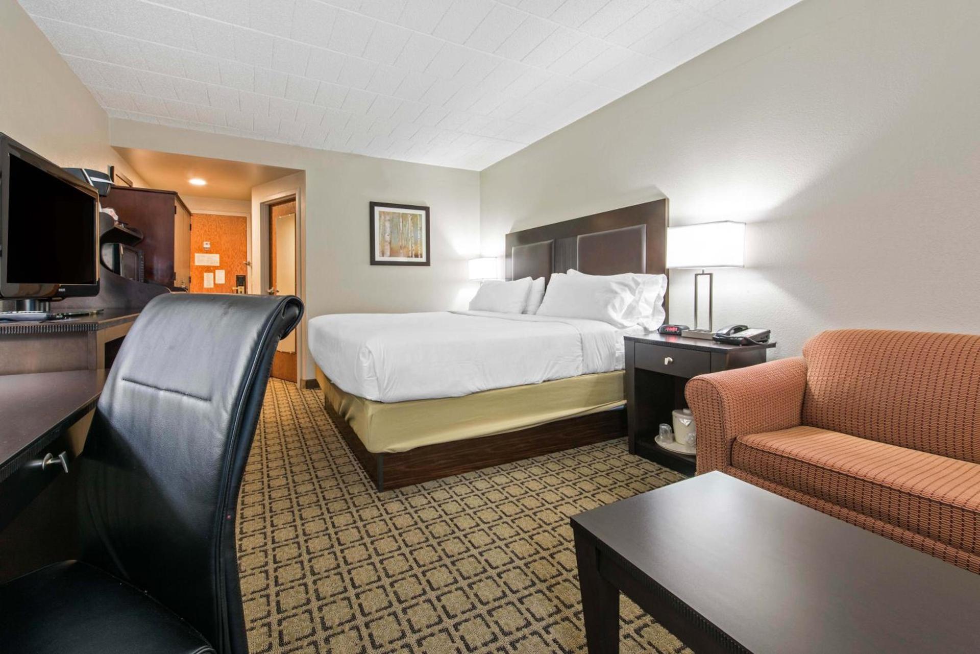 Clarion Inn Cranberry Township photo 42